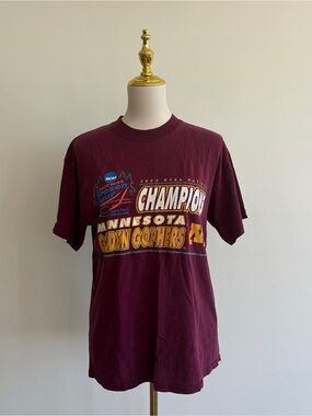 Vintage 2002 Minnesota Golden Gophers NCAA National Champions Frozen Four T-Shir